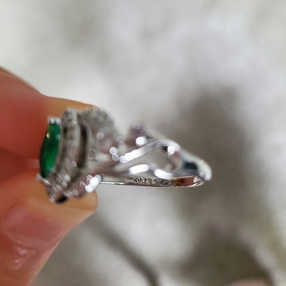 New Gorgeous Emerald Wedding Ring - Picture 7 of 7